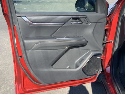 Used 2024 GMC Acadia Elevation image 24