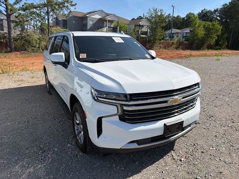 Used 2021 Chevrolet Suburban LT RWD image 2