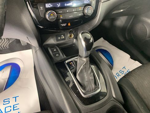 Used 2020 Nissan Rogue SV w/ Premium Package FWD image 23
