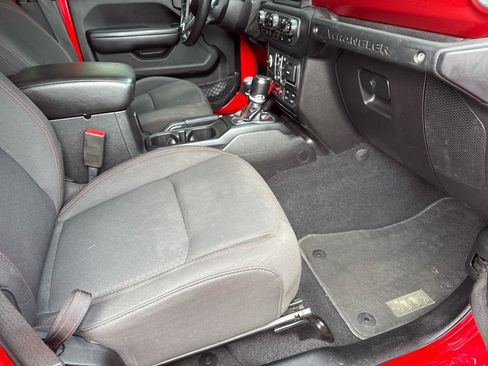 Used 2018 Jeep Wrangler Unlimited Rubicon AWD/4WD image 15