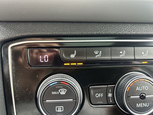 Used 2021 Volkswagen Atlas Cross Sport SEL R-Line AWD/4WD image 31