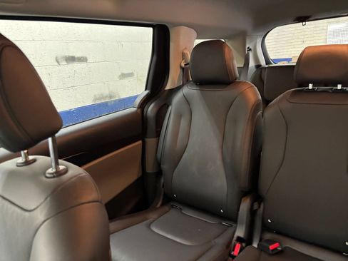 Used 2026 Kia Carnival FWD image 39