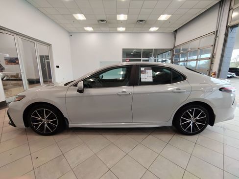 Used 2024 Toyota Camry SE FWD image 6