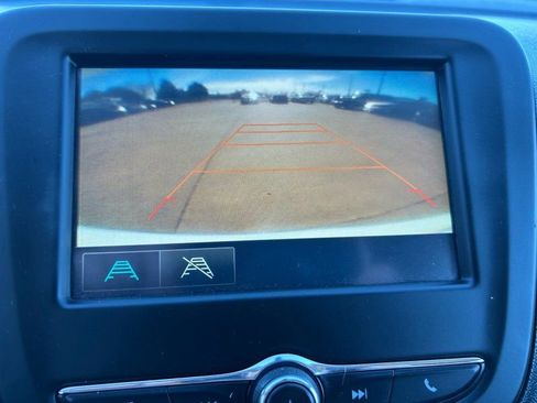 Used 2018 Chevrolet Equinox LT image 18