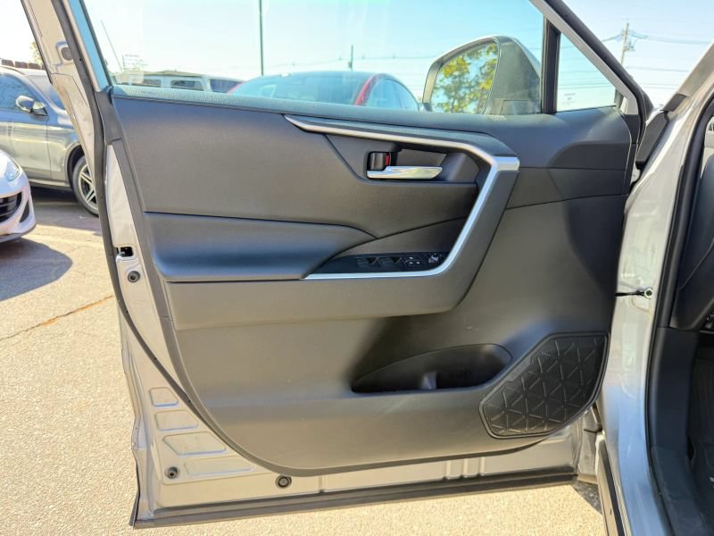Used 2021 Toyota RAV4 XLE AWD/4WD image 10