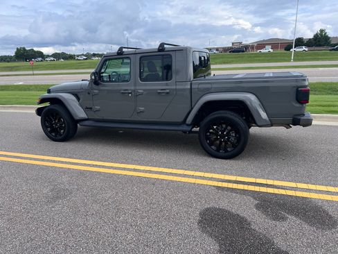 Used 2023 Jeep Gladiator Overland AWD/4WD image 8