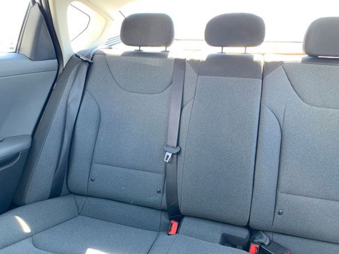 Used 2025 Kia K4 LXS image 38