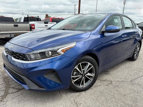 Used 2023 Kia Forte LXS w/ LXS Technology Package FWD image 3