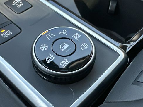 New 2025 Nissan Pathfinder SV w/ SV Premium Package image 36