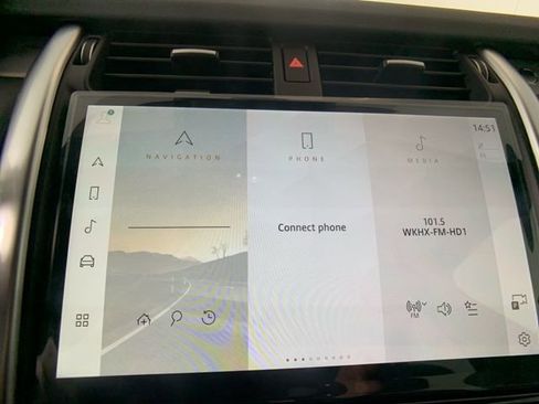 Used 2025 Land Rover Discovery Dynamic SE image 18