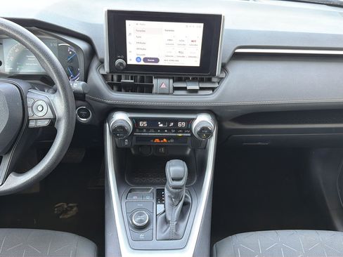 Used 2025 Toyota RAV4 XLE AWD/4WD image 8
