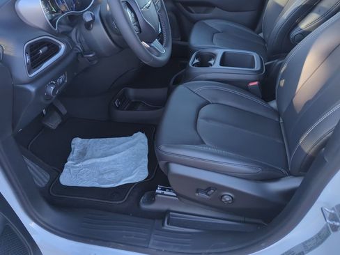 New 2026 Chrysler Voyager LX FWD image 30
