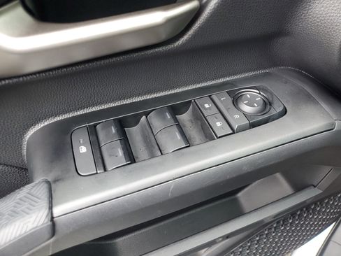 Used 2025 Toyota Tacoma TRD Sport image 30