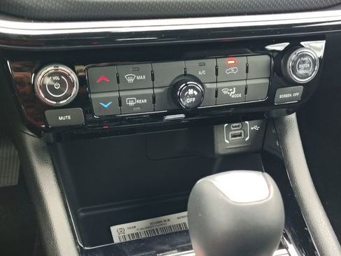 New 2026 Jeep Compass Latitude AWD/4WD image 21