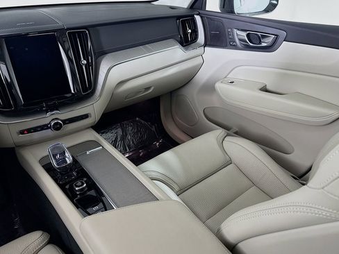 Certified 2025 Volvo XC60 T8 Ultra AWD/4WD image 25
