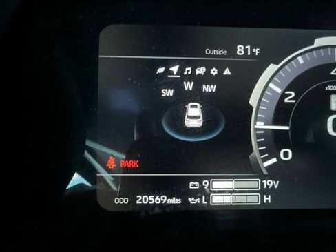 Used 2024 Toyota Sequoia Platinum AWD/4WD image 16