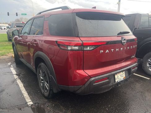 Used 2024 Nissan Pathfinder SV w/ SV Premium Package image 4