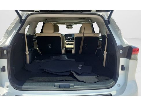 Used 2022 Toyota Highlander Limited AWD/4WD image 9