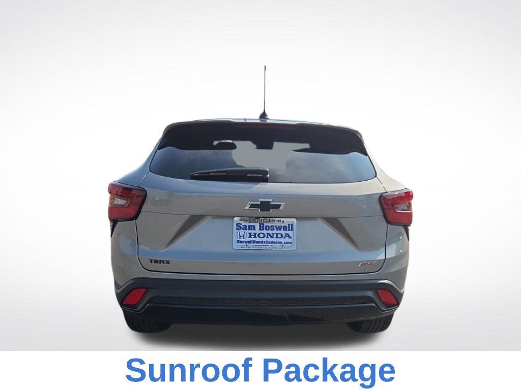 Used 2025 Chevrolet Trax RS w/ Sunroof Package FWD image 8