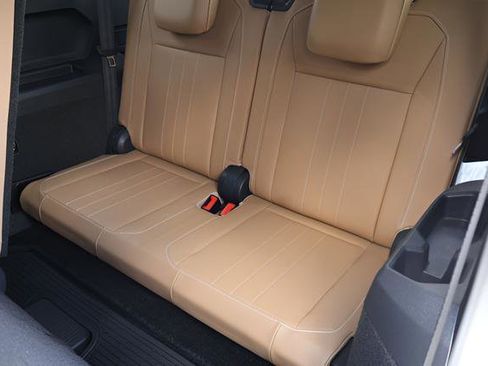 Certified 2024 Volkswagen Tiguan SE R-Line FWD image 17