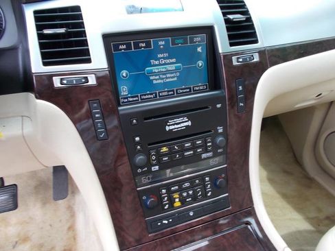 Used 2007 Cadillac Escalade AWD w/ Information Package image 33