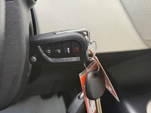 Used 2025 Toyota Corolla LE image 30