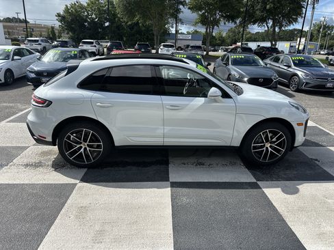 Used 2025 Porsche Macan AWD/4WD image 3