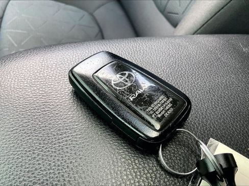 Used 2020 Toyota RAV4 XLE w/ Convenience Package AWD/4WD image 14