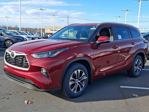 New 2026 Toyota Highlander XLE image 3