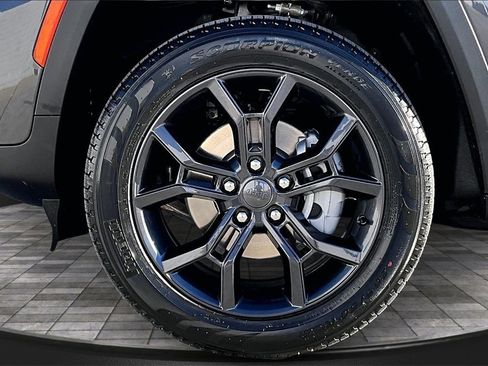 New 2025 Jeep Grand Cherokee Limited image 12