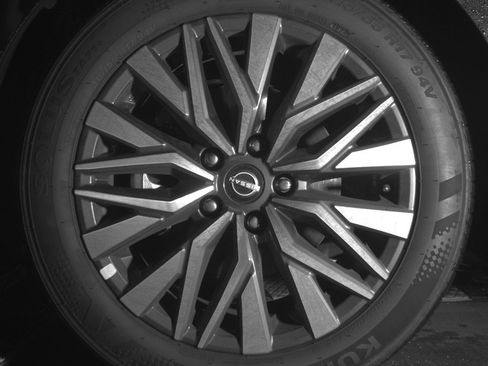 Used 2025 Nissan Altima 2.5 SV image 12