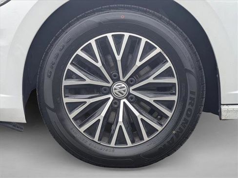 Used 2020 Volkswagen Jetta SE w/ SE Cold Weather Package FWD image 24