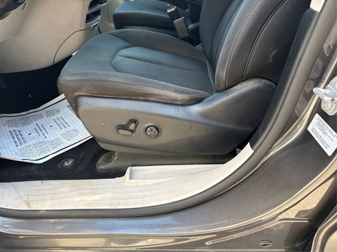 Used 2017 Chrysler Pacifica Touring FWD image 19