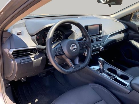 Used 2024 Nissan Altima 2.5 S FWD image 17