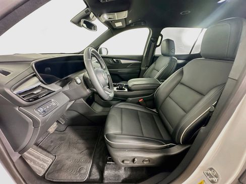 Used 2025 Buick Enclave Preferred FWD image 13