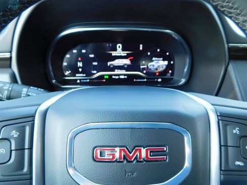 Used 2024 GMC Yukon SLE image 41