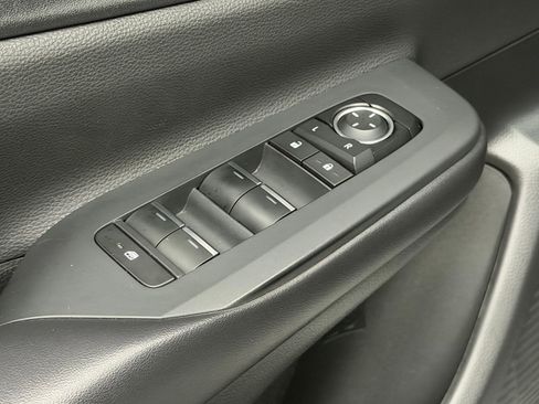 Used 2024 Toyota Prius Prime FWD image 18