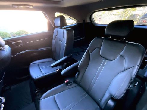 Used 2023 Kia Sorento SX image 16