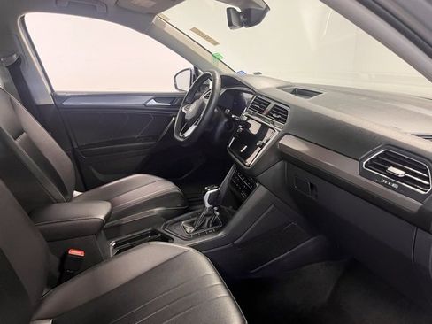 Used 2024 Volkswagen Tiguan SE image 11