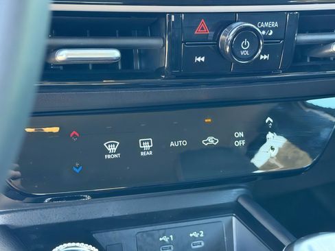 Used 2025 Nissan Kicks SR image 27