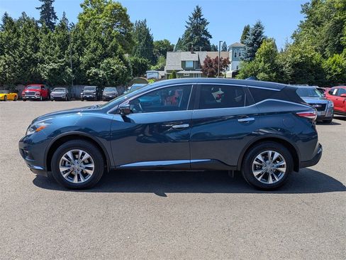 Used 2018 Nissan Murano S image 2