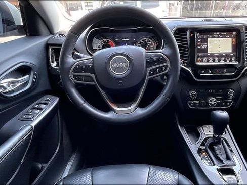 Used 2019 Jeep Cherokee Limited w/ Technology Group FWD image 4