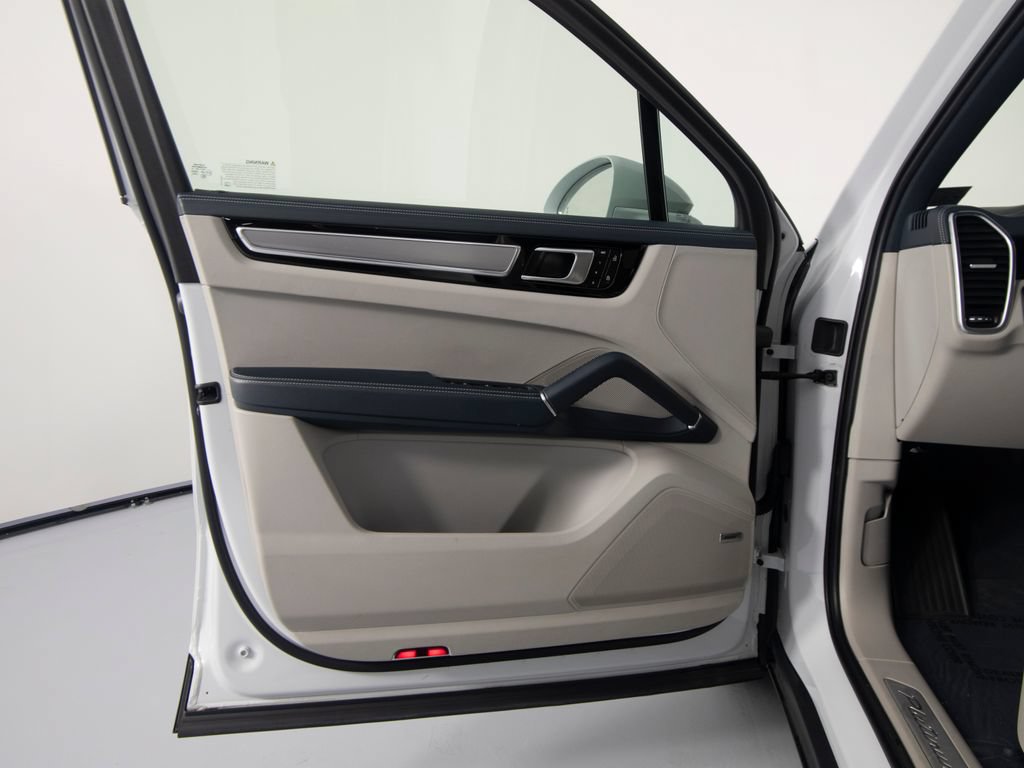 Certified 2023 Porsche Cayenne S Platinum AWD/4WD image 16