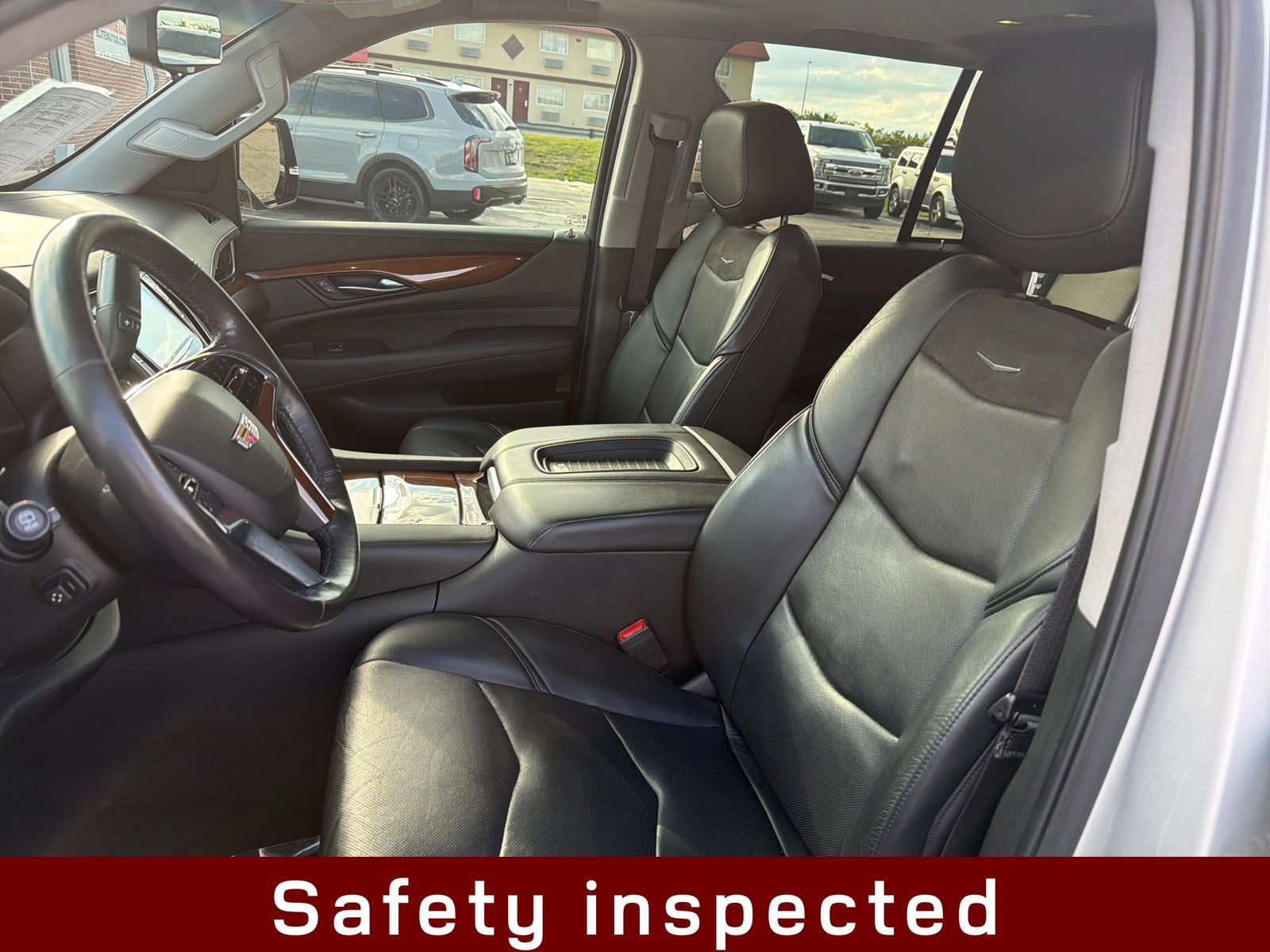 Used 2020 Cadillac Escalade Luxury AWD/4WD image 11