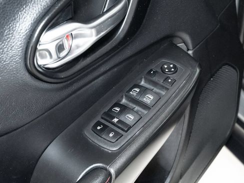 Used 2022 Jeep Cherokee Trailhawk AWD/4WD image 10