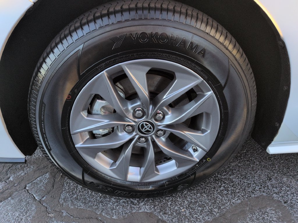 Certified 2023 Toyota Sienna XLE FWD image 27