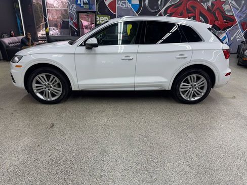 Used 2018 Audi Q5 2.0T Premium Plus w/ Premium Plus Package image 2