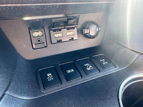 Used 2019 Toyota Highlander Limited AWD/4WD image 40
