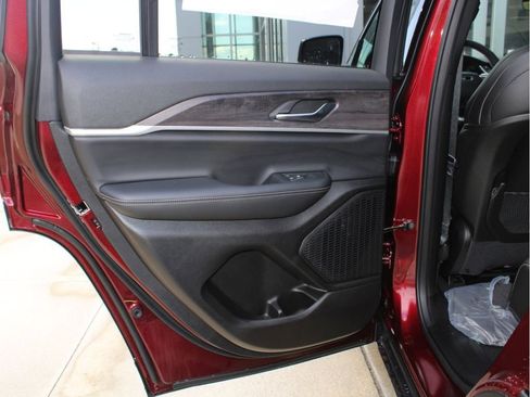 New 2025 Jeep Grand Cherokee Limited w/ Trailer Tow Package image 29