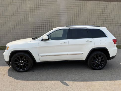 Used 2011 Jeep Grand Cherokee Laredo w/ Security & Convenience Group AWD/4WD image 8